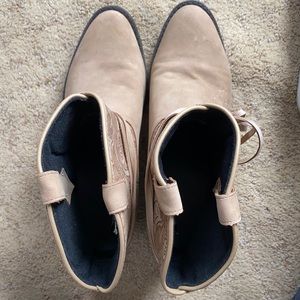 Dingo Flower Short Tan Boots